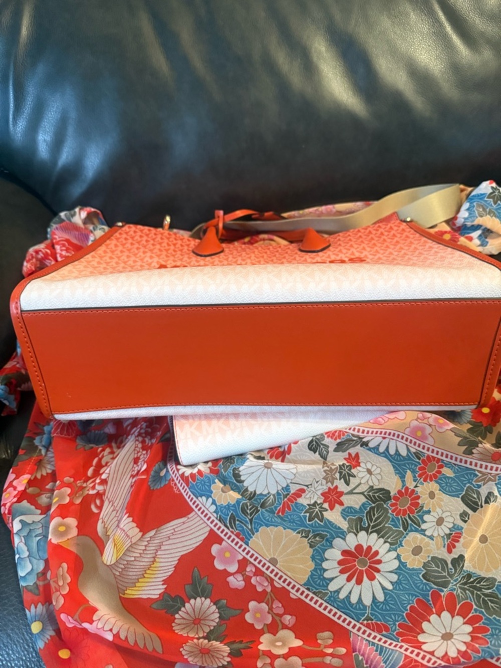Michael Kors Coral Ombre Signature Crossbody Tote with Wristlet - Picture 5 of 10